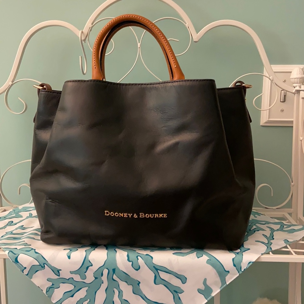 Dooney & Bourke Large Barlow handbag